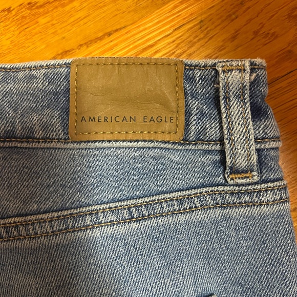 American Eagle Mom Jeans Stretchy. - Picture 3 of 6